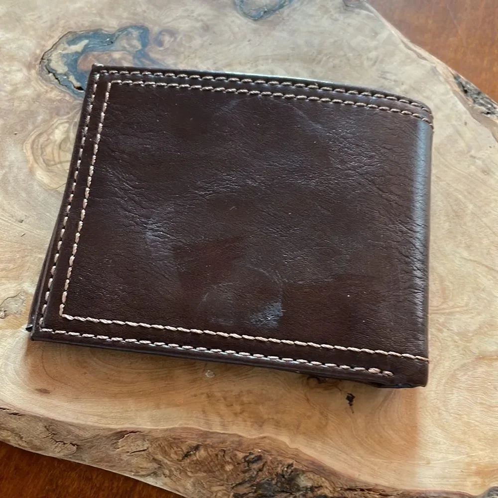 NEW. Levi's Logo Bifold Wallet